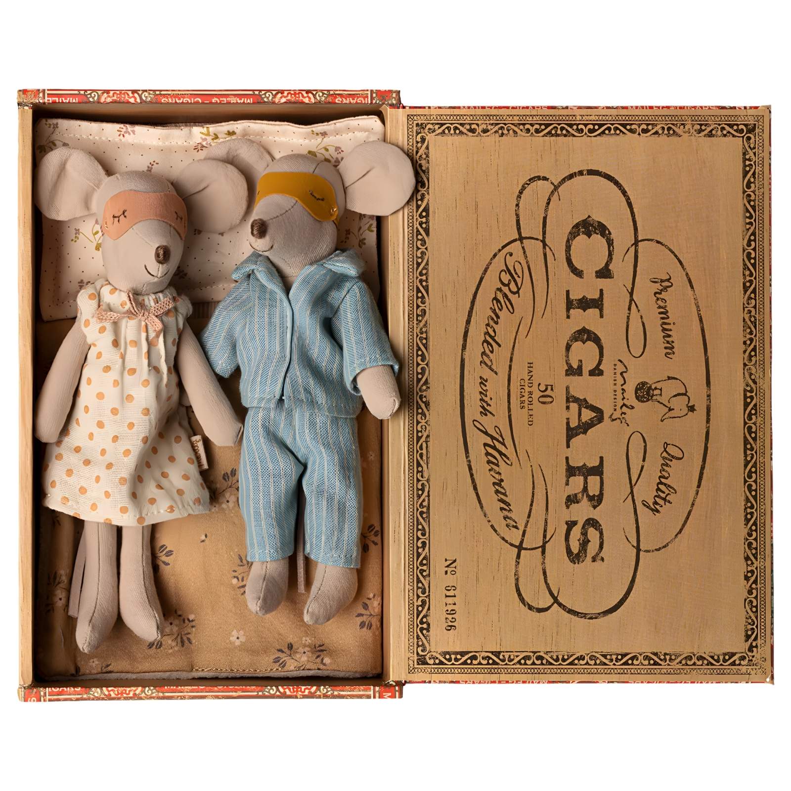 Mum & Dad mice in cigarbox