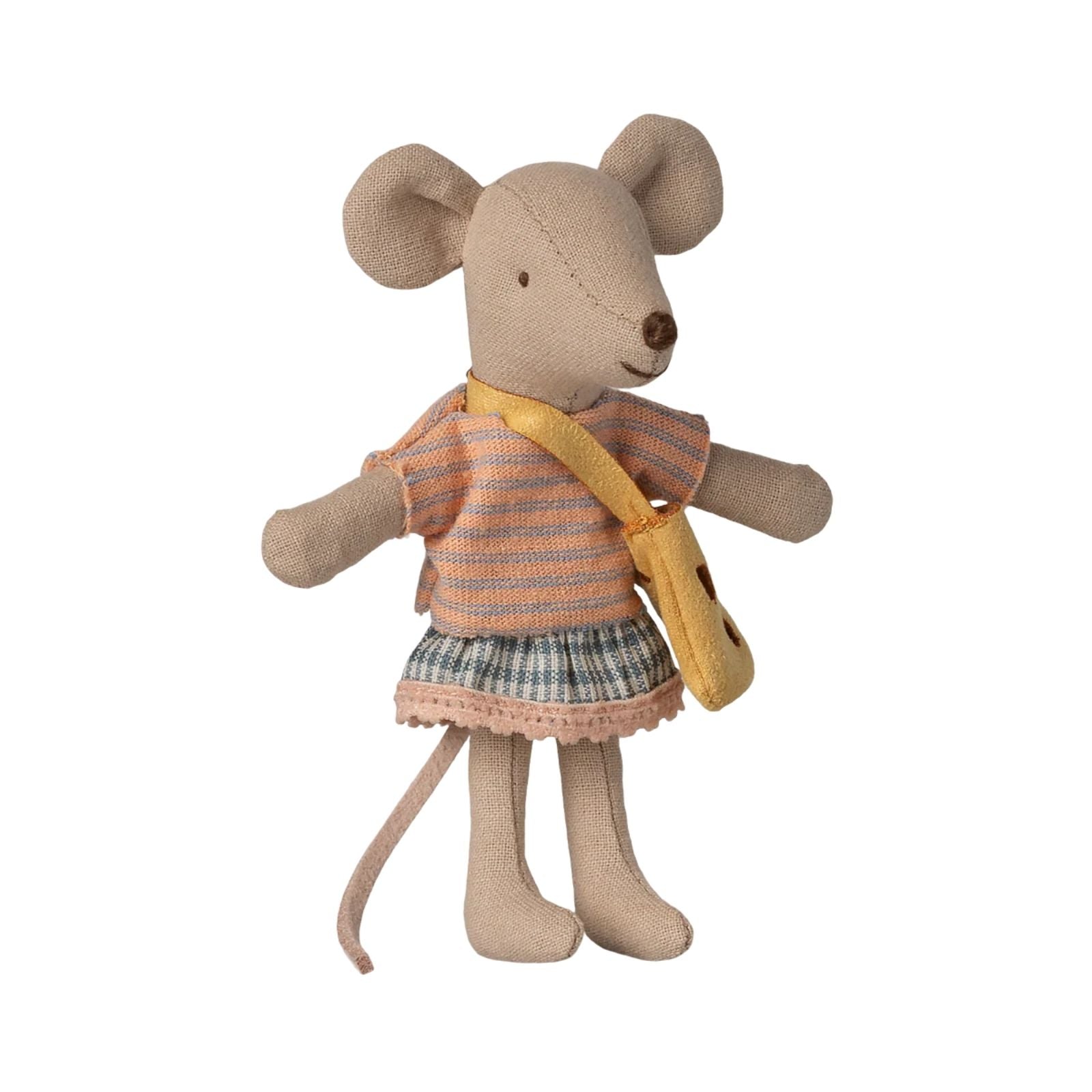 Little sister mouse with bag