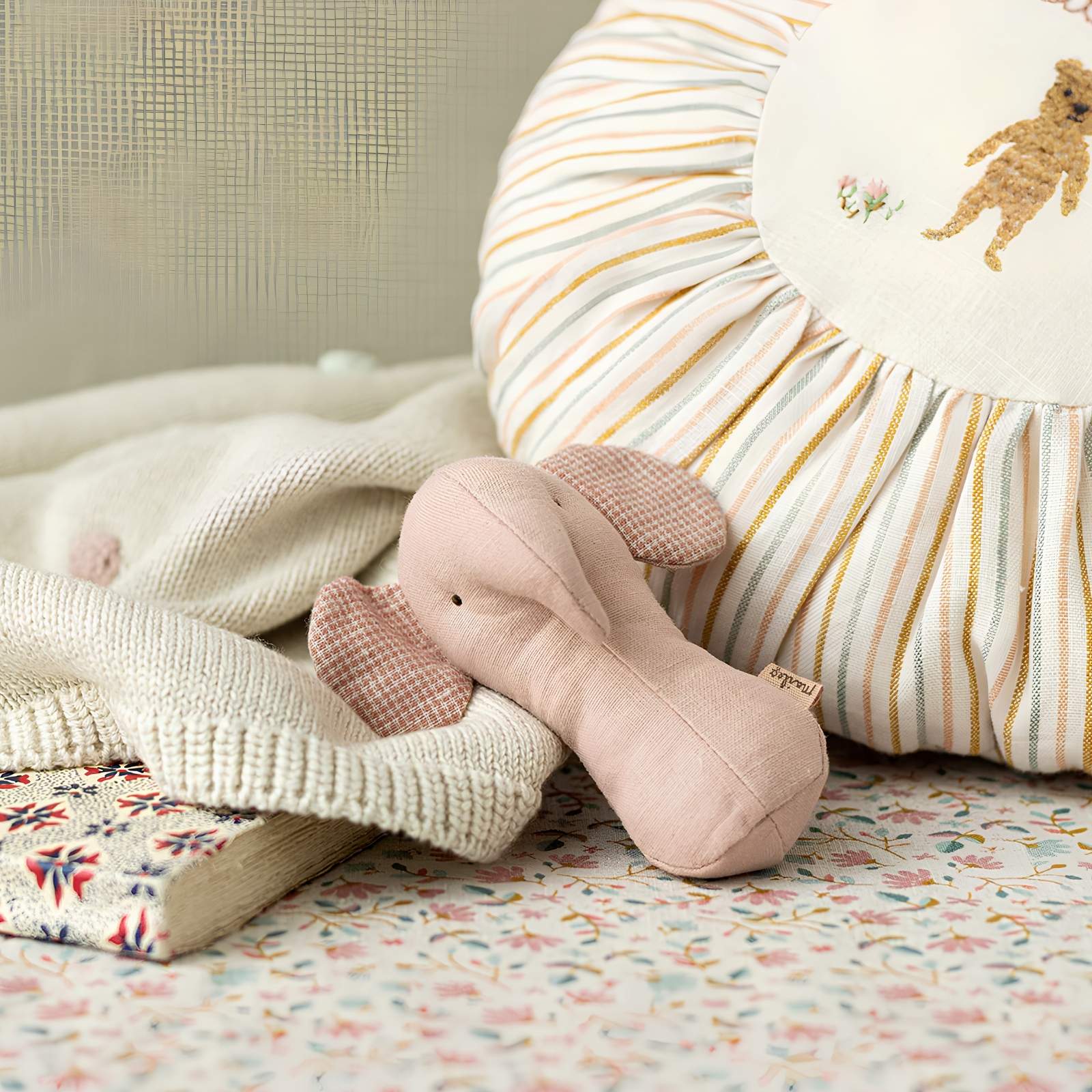 Lullaby Elephant rattle - Rose