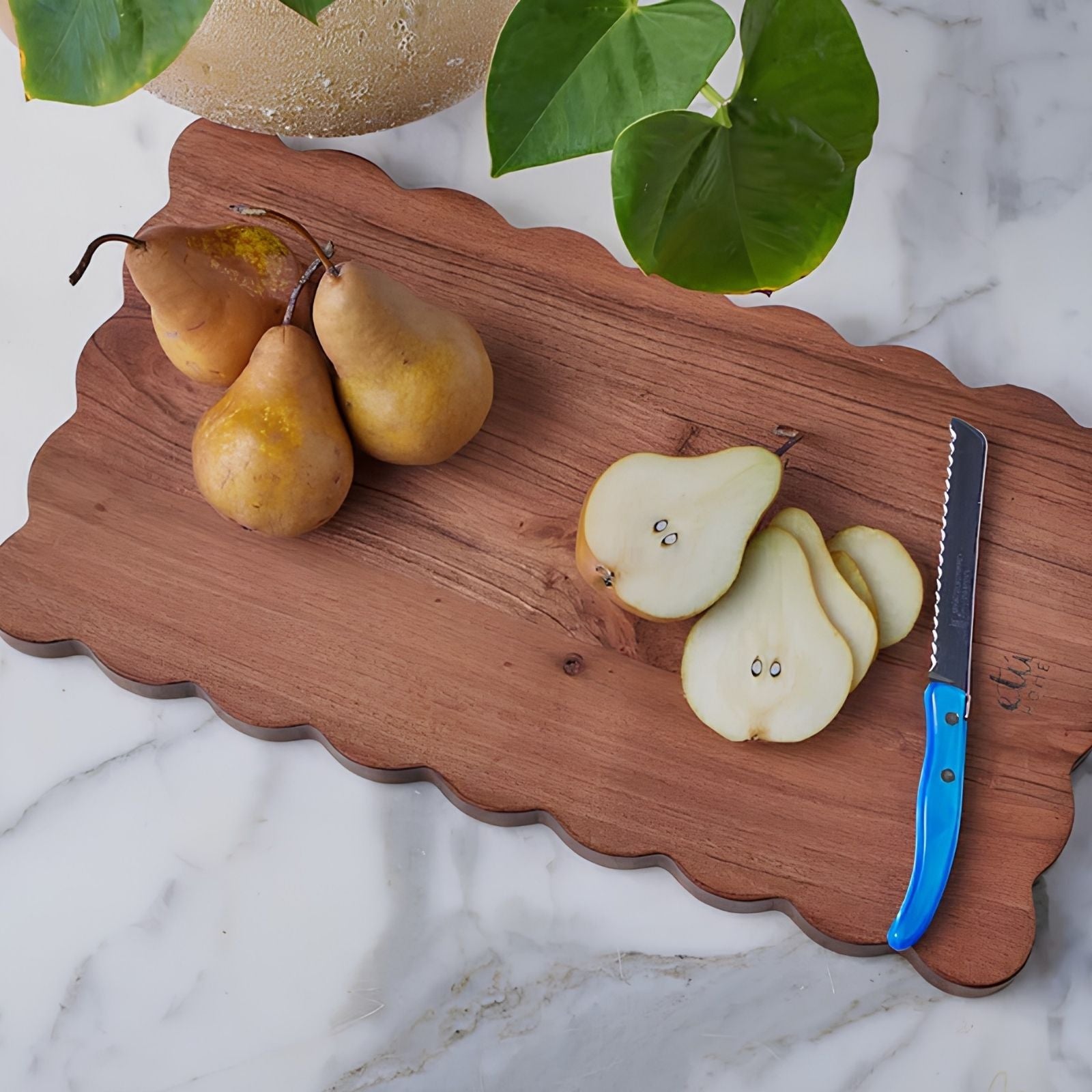 Medium Rectangle Scalloped Cutting Board