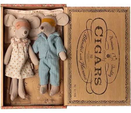 Mum & Dad mice in cigarbox
