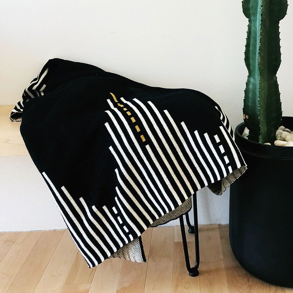 Reika Throw Blanket Black