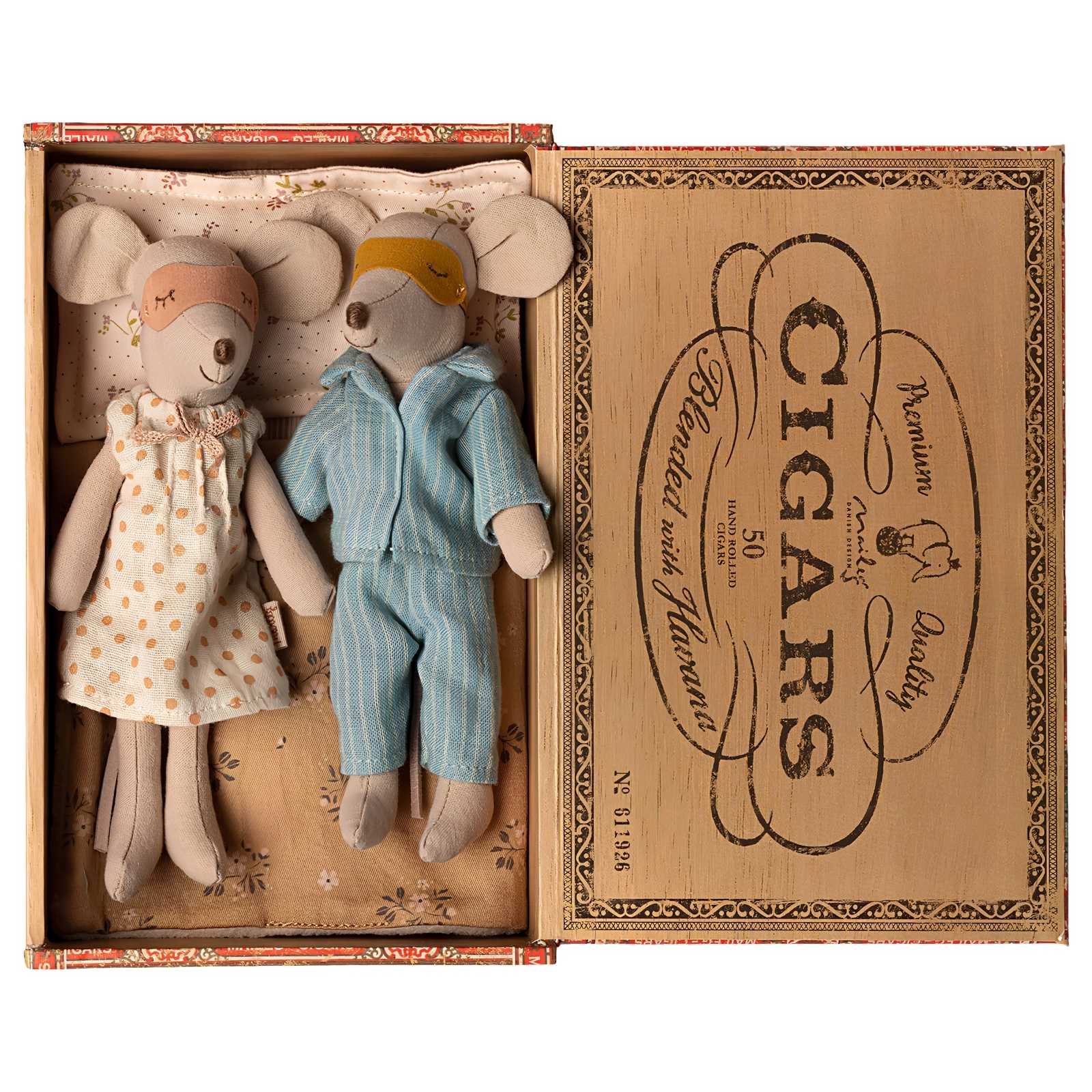 Mum & Dad mice in cigarbox