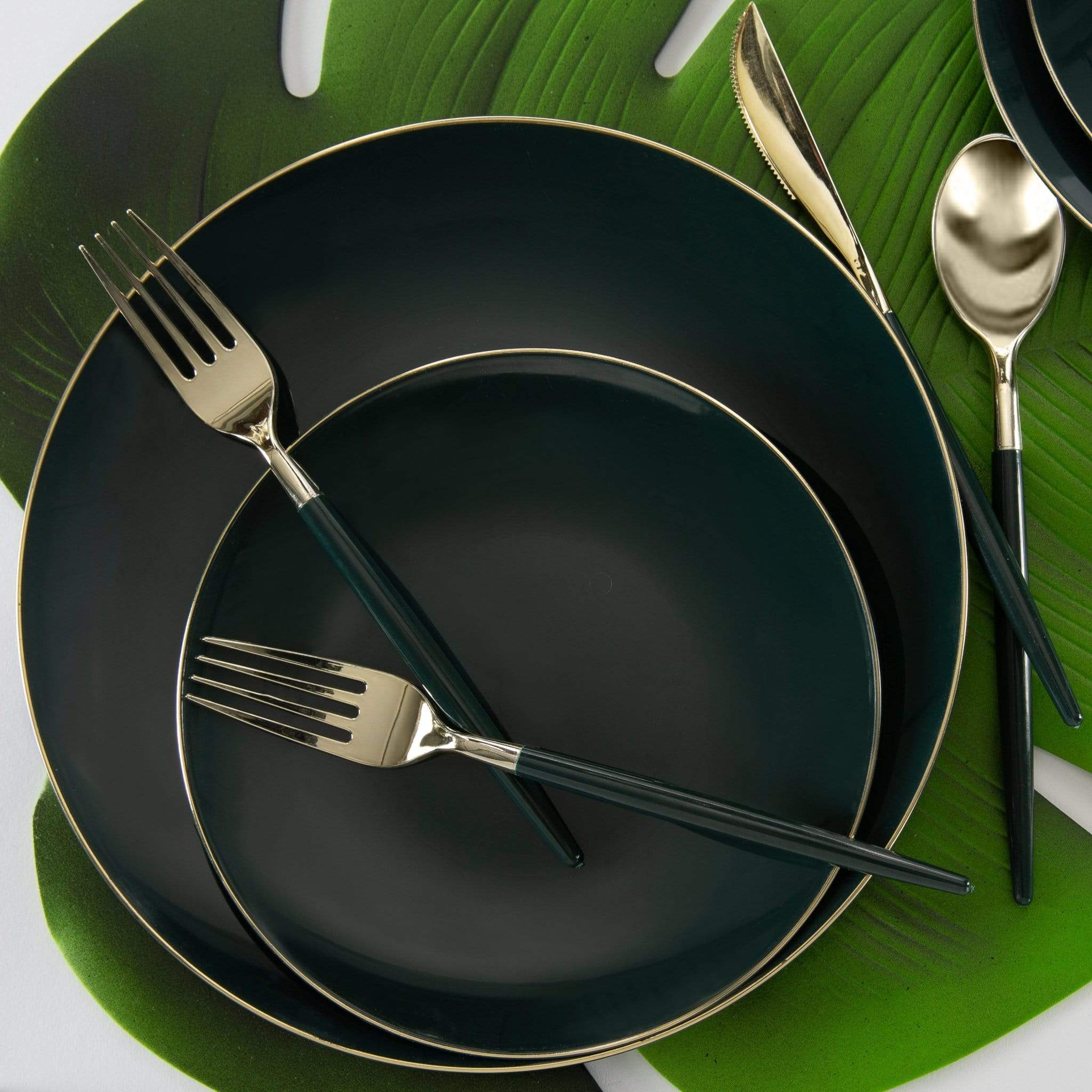 Round Emerald • Gold Plastic Dinner Plates