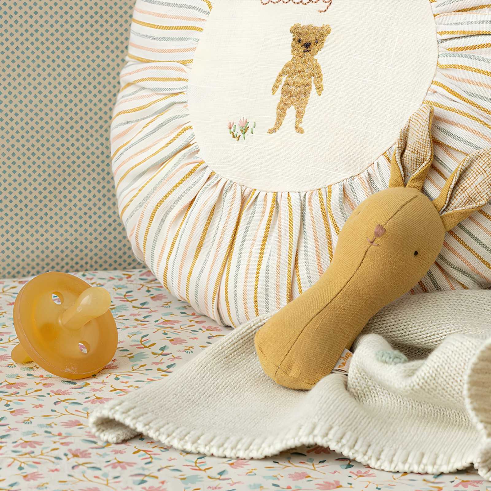 Lullaby Bunny rattle - Dusty yellow